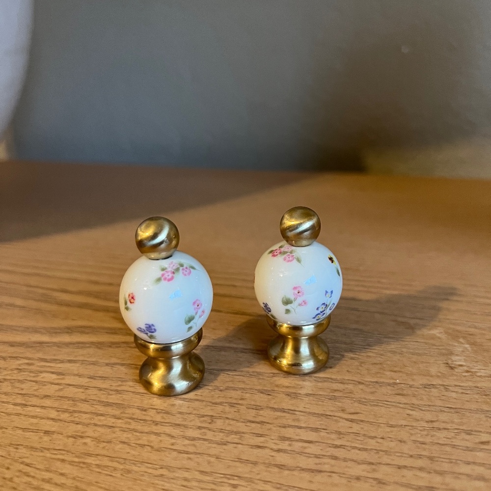 Floral lamp finials